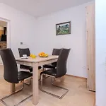 House With A Parking Space - 22396 * Vir
