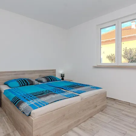 House With A Parking Space - 22396 Holiday home *