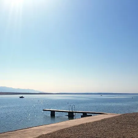 בית נופש House With A Parking Space - 22396 ויר