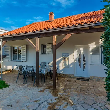 בית נופש House With A Parking Space - 22396 *